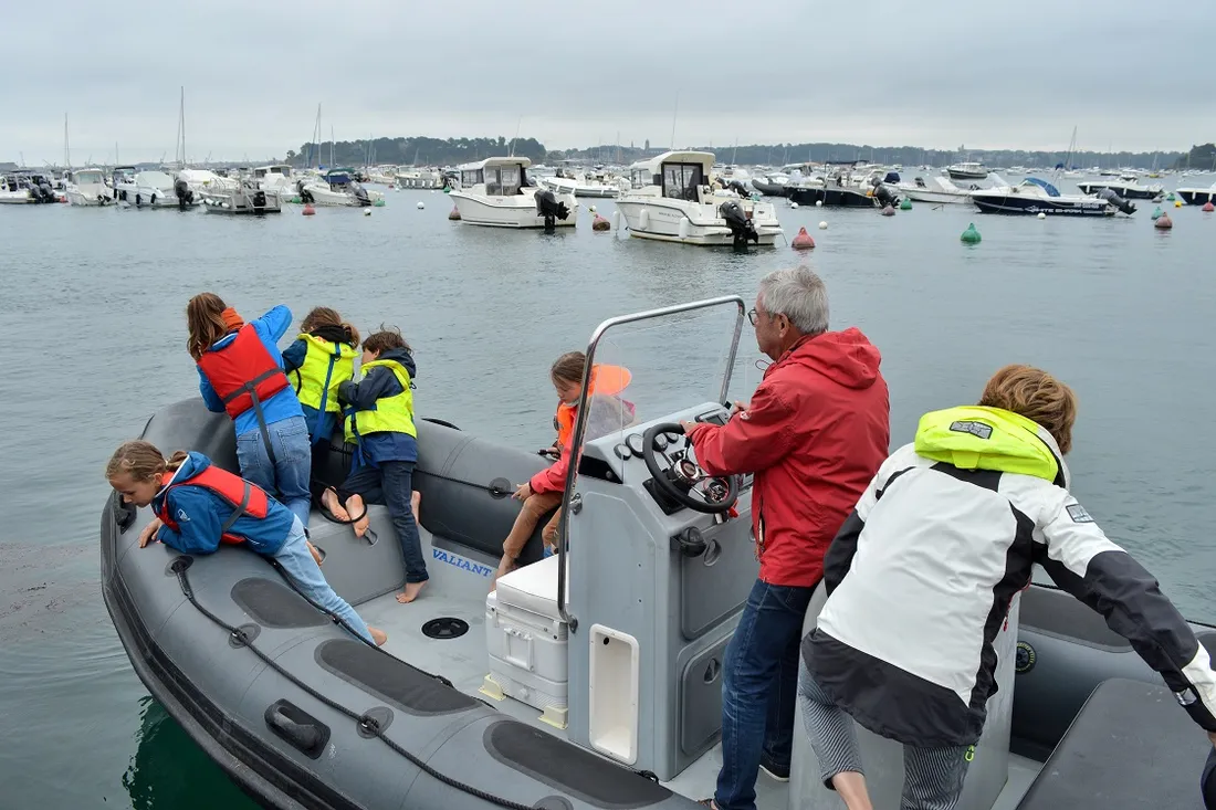 Contrôle des Affaires Maritimes sur un bateau moteur 